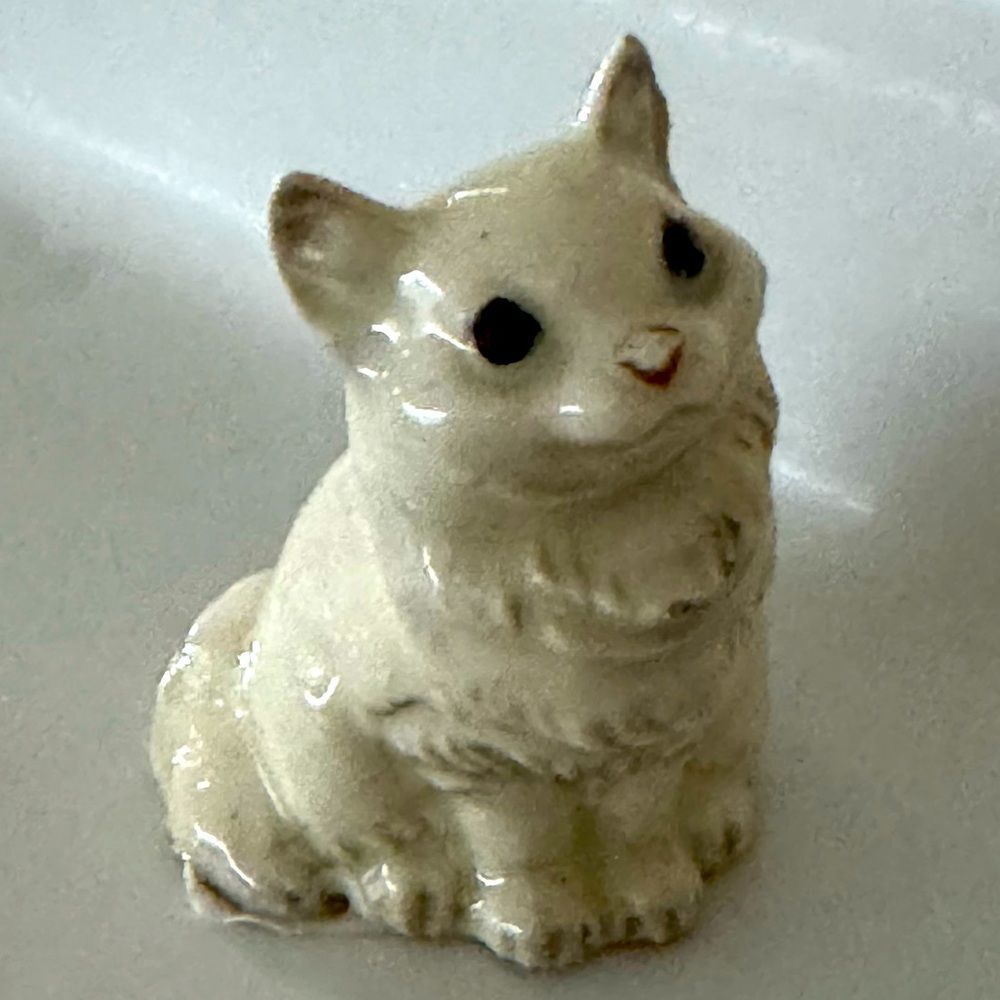 Hagen-Renaker Micro TINY Porcelain White‎ Cat Figurine 1981 Collectible